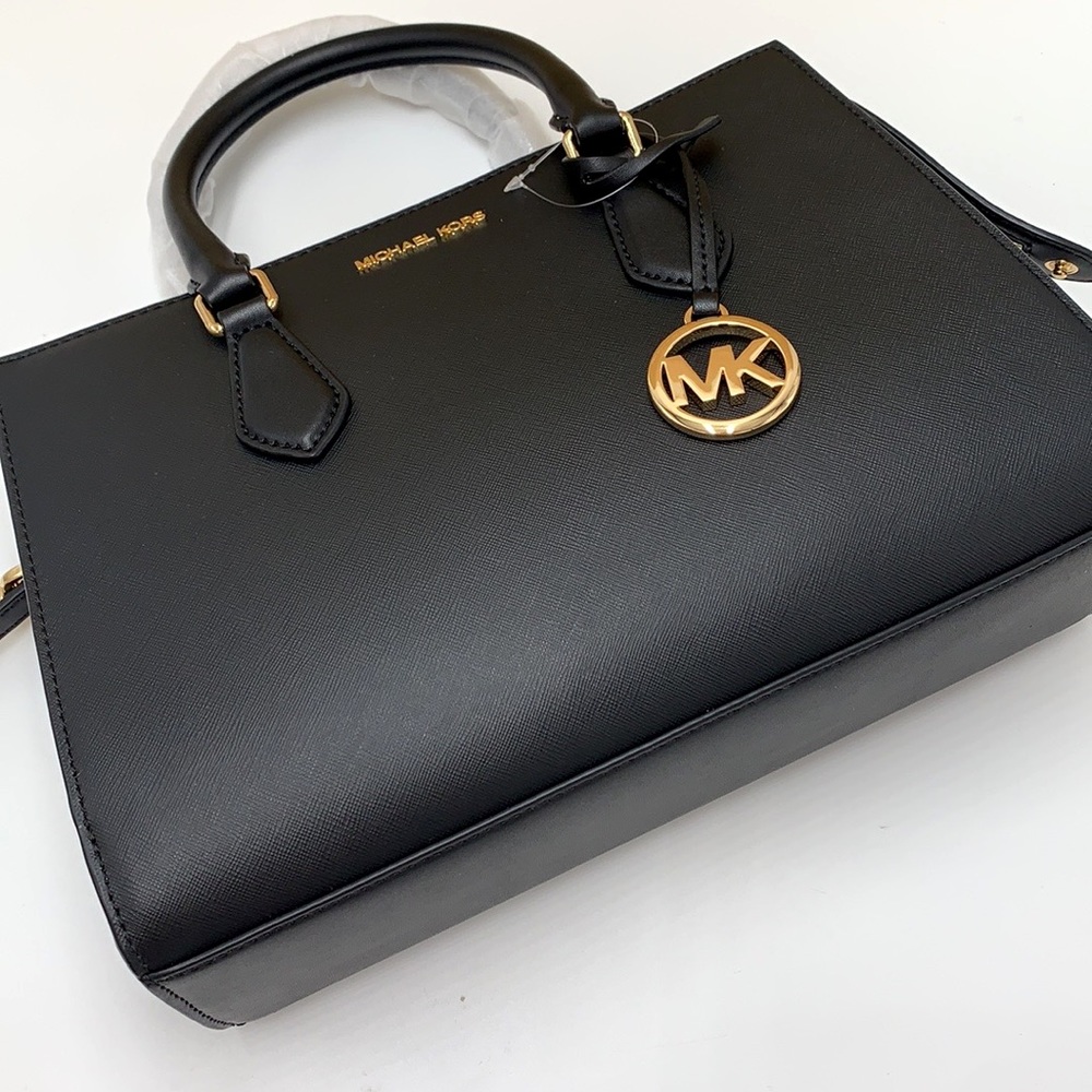 MICHAEL KORS SHEILA MEDIUM
CENTER ZIP SATCHEL CROSSBODY
BLACK COLOR - Picture 3 of 16